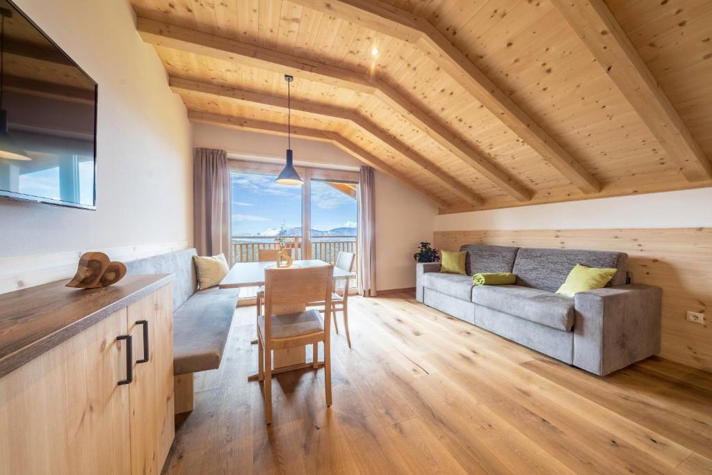 Posedenie v ubytovaní Apartment Rosmarin - Kuenhof