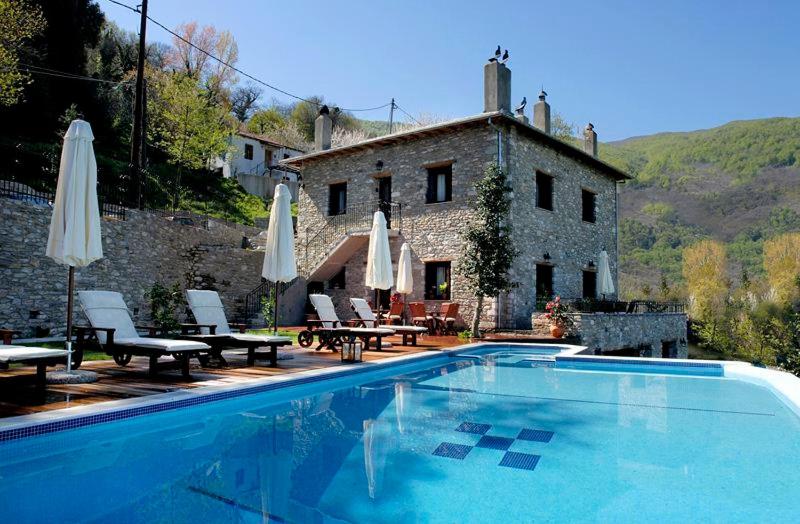 Bazén v ubytování Miression Pelion House nebo v jeho okolí