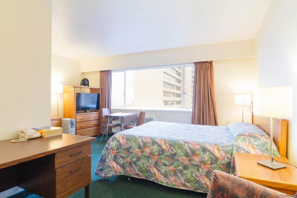 English Bay Hotel - Resim 13