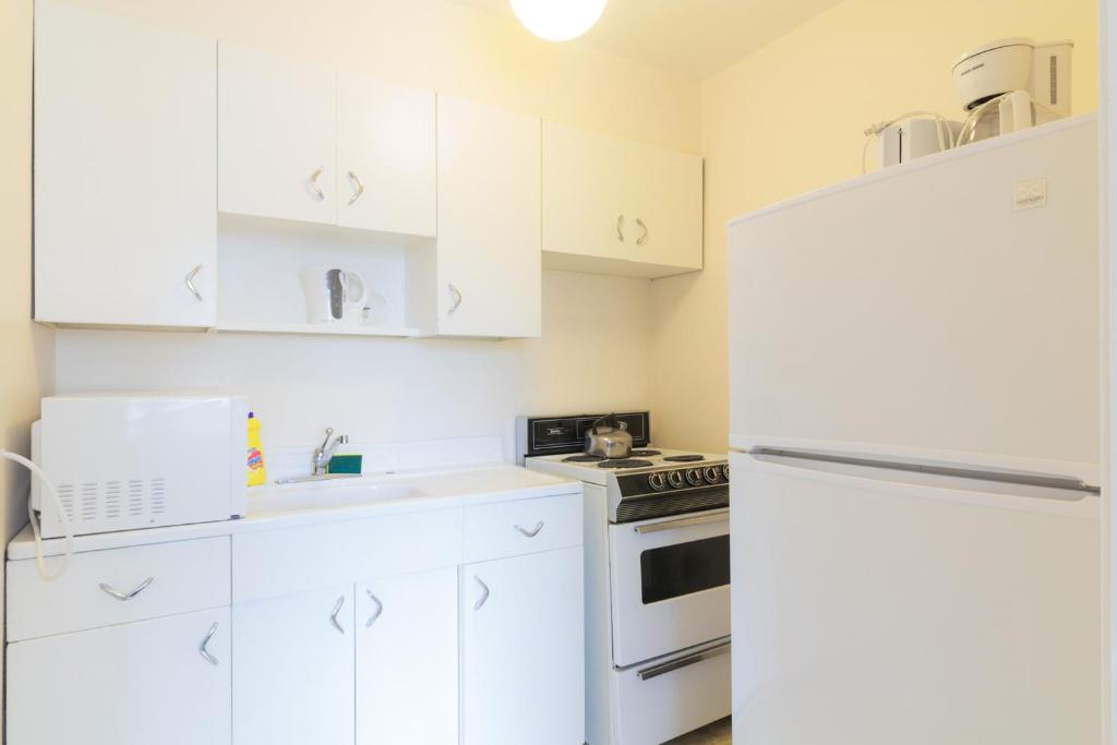 English Bay Hotel - Resim 16