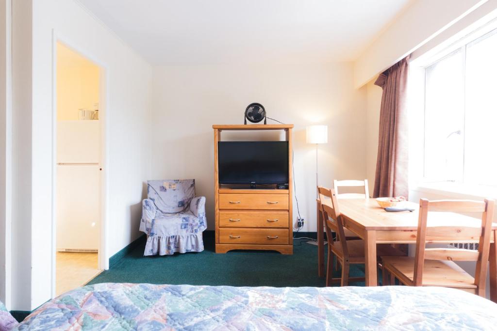 English Bay Hotel - Resim 19