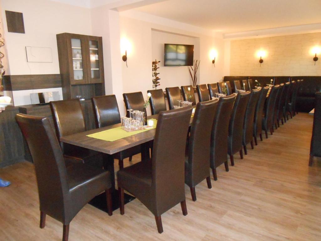 TV a/nebo společenská místnost v ubytování Hotel Weisse Elster