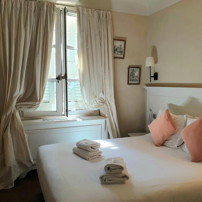 Les Quatre Dauphins - Resim 40