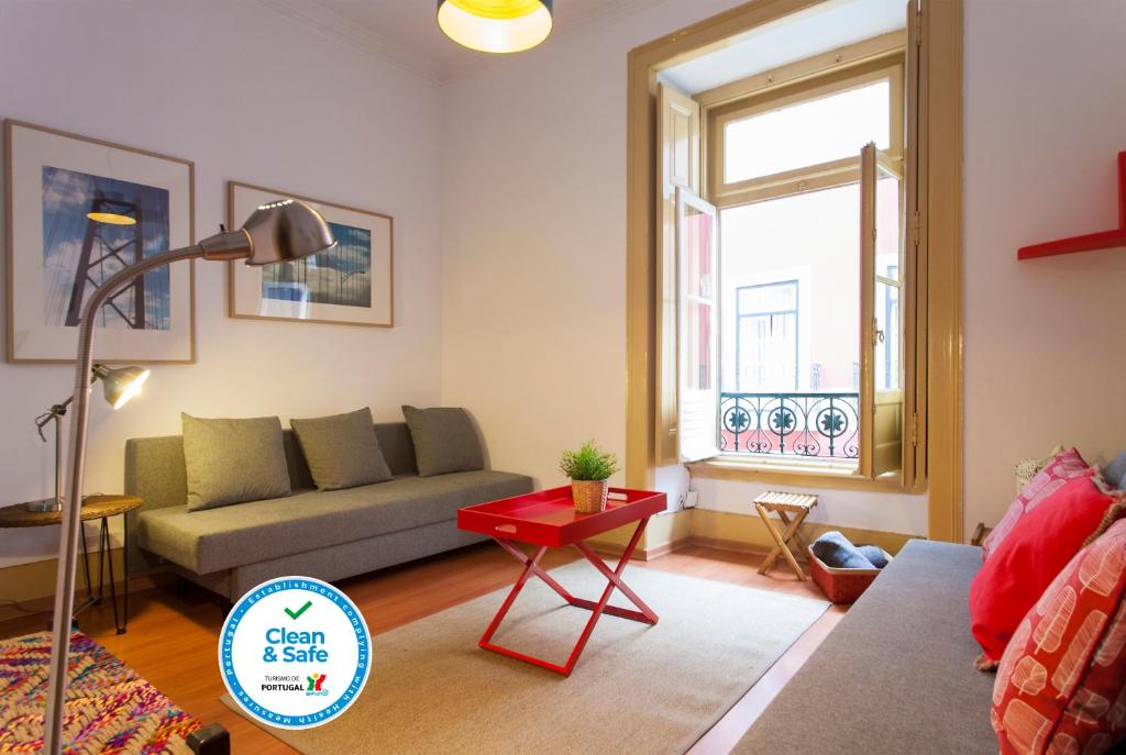 a living room with a couch and a red table at Coliseu by Central Hill Apartments in Lisbon