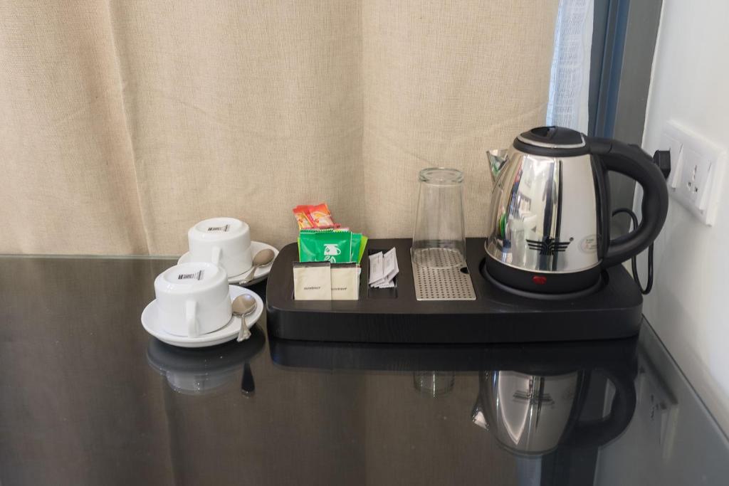 Příslušenství pro přípravu čaje a kávy v ubytování Viveka Hotel Colombo
