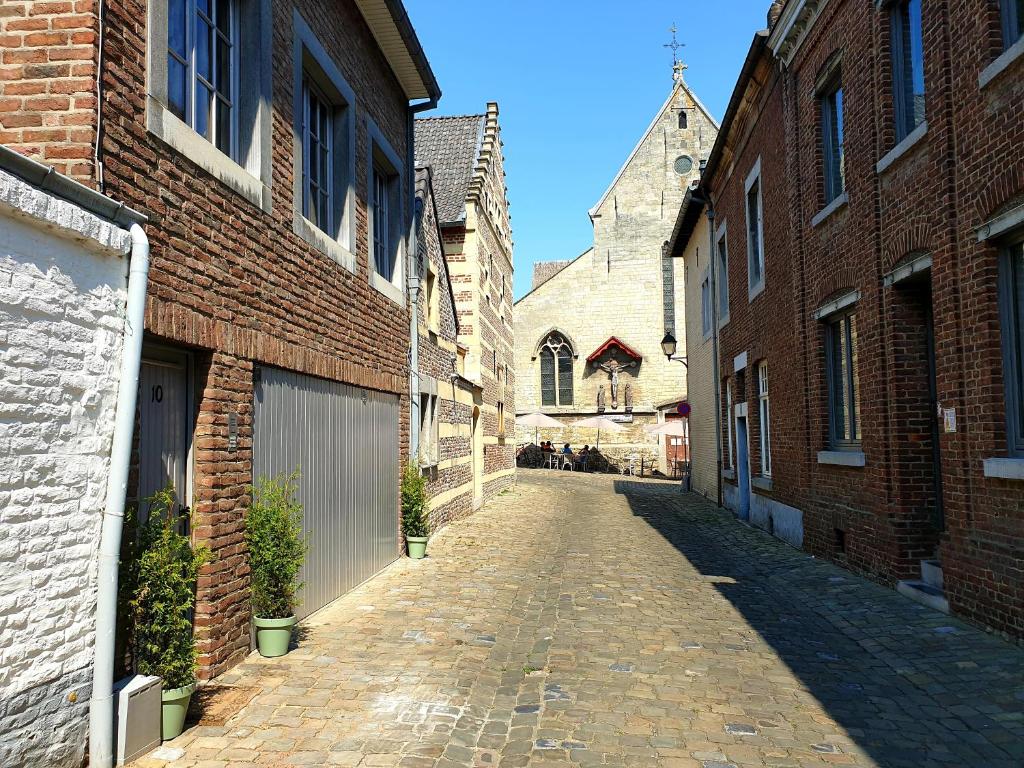 an empty alley in an old brick building at Studio Belga Begijnhof Tongeren in Tongeren