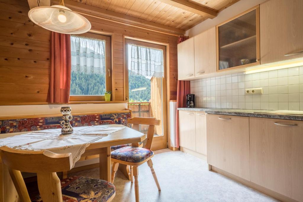 Kuchyňa alebo kuchynka v ubytovaní Haus Hubertus - Fewo 5