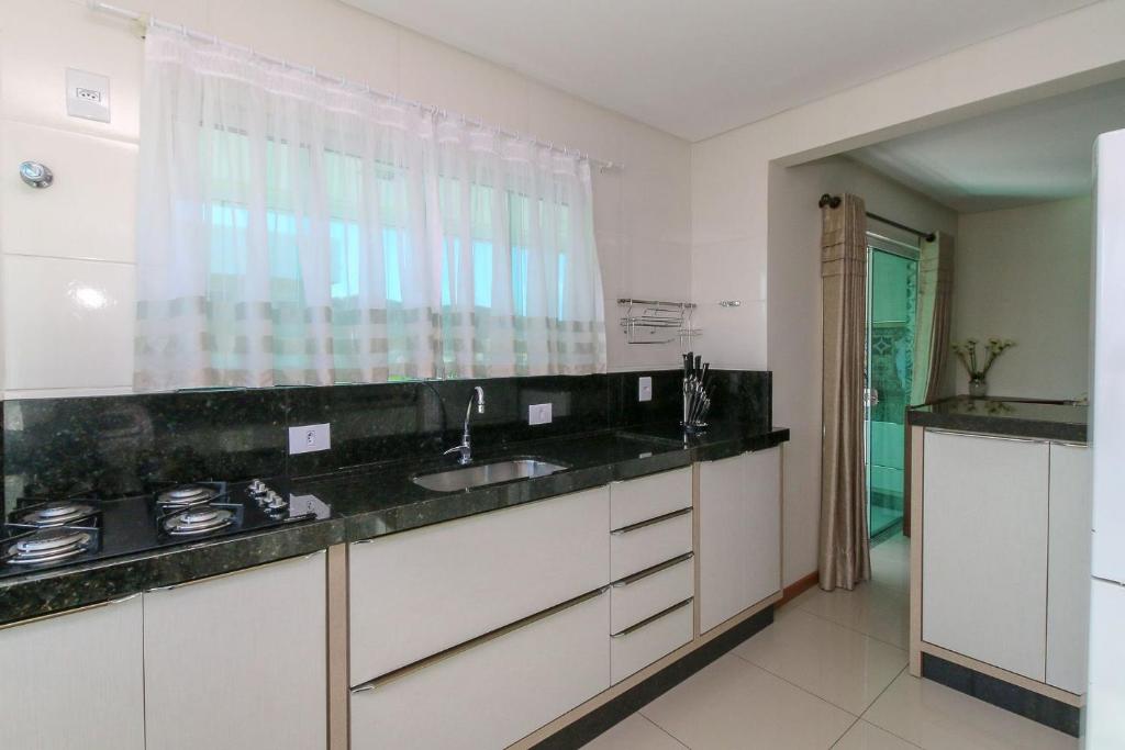 Aluguel Apartamento 2 quartos sendo 1 suíte / Bombas-SC