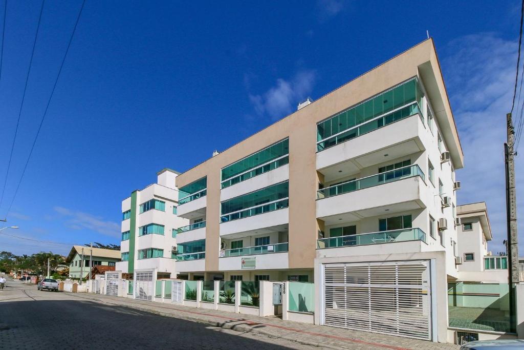  Aluguel Apartamento 2 quartos sendo 1 suíte / Bombas-SC