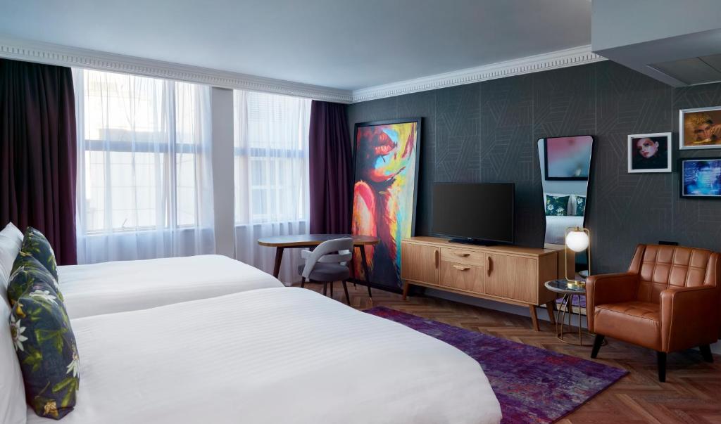 NYX Hotel London Holborn by Leonardo Hotels - Executive King Room With 2 King Beds