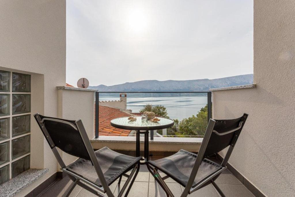 Room 2 D&D, Baska, no kitchen! - Housity