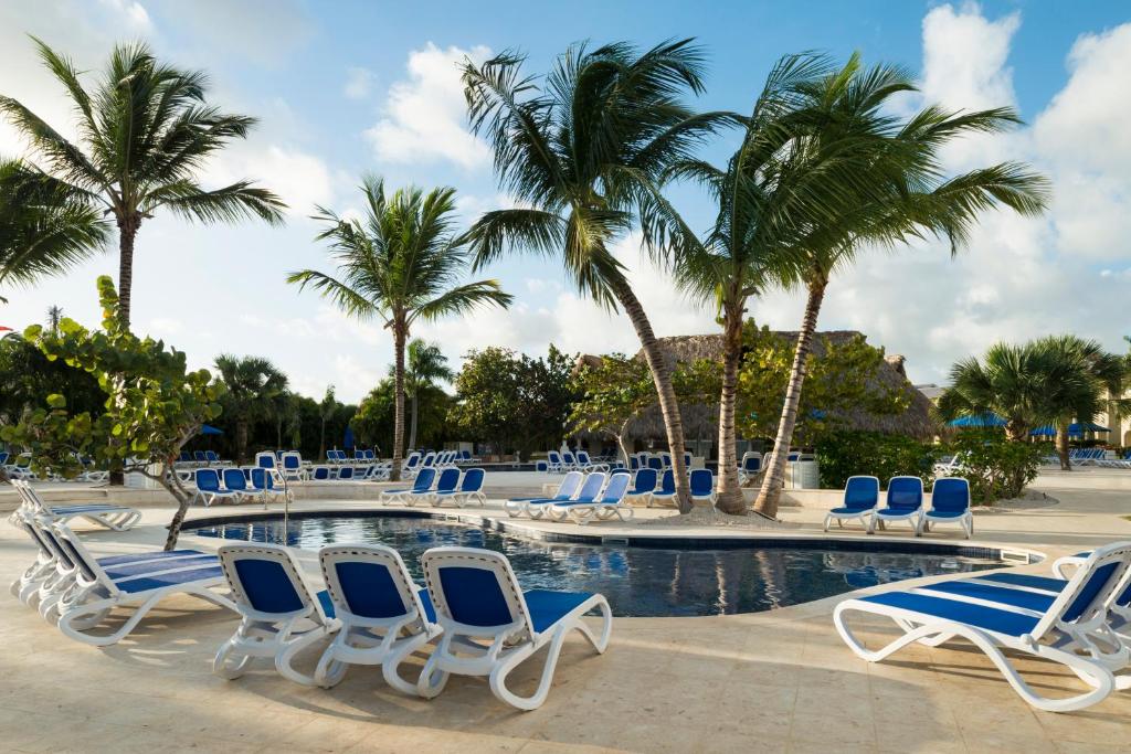 Bazén v ubytování Royalton Punta Cana, An Autograph Collection All-Inclusive Resort & Casino nebo v jeho okolí