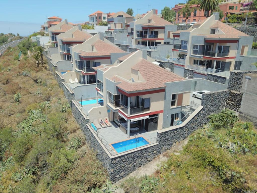 Swimmingpoolen hos eller tæt på Villa Mirador los Corales Heated pool opcional