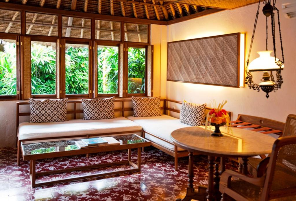 Posezení v ubytování Tandjung Sari Hotel