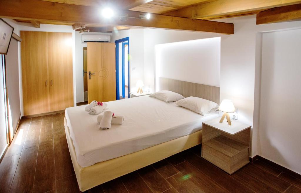 Postel nebo postele na pokoji v ubytování The Blue Beach Apartments