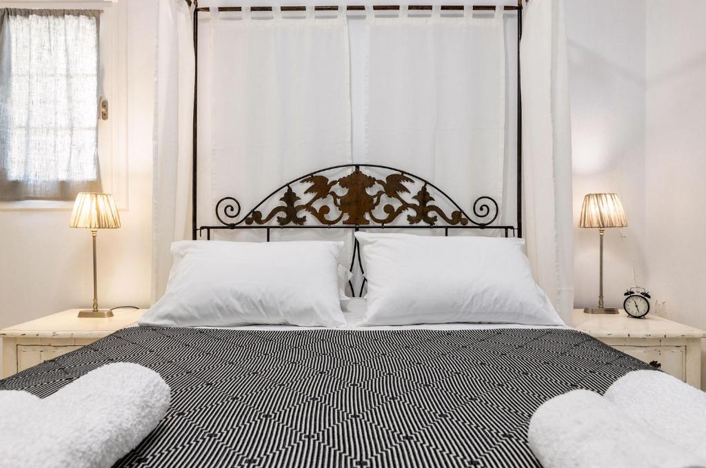 A bed or beds in a room at Daphne's Lux Villa