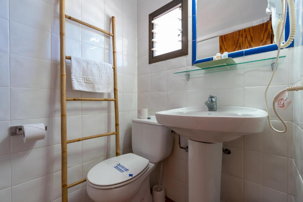 Hostal Restaurante Pou des Lleó, Sant Carles de Peralta ...