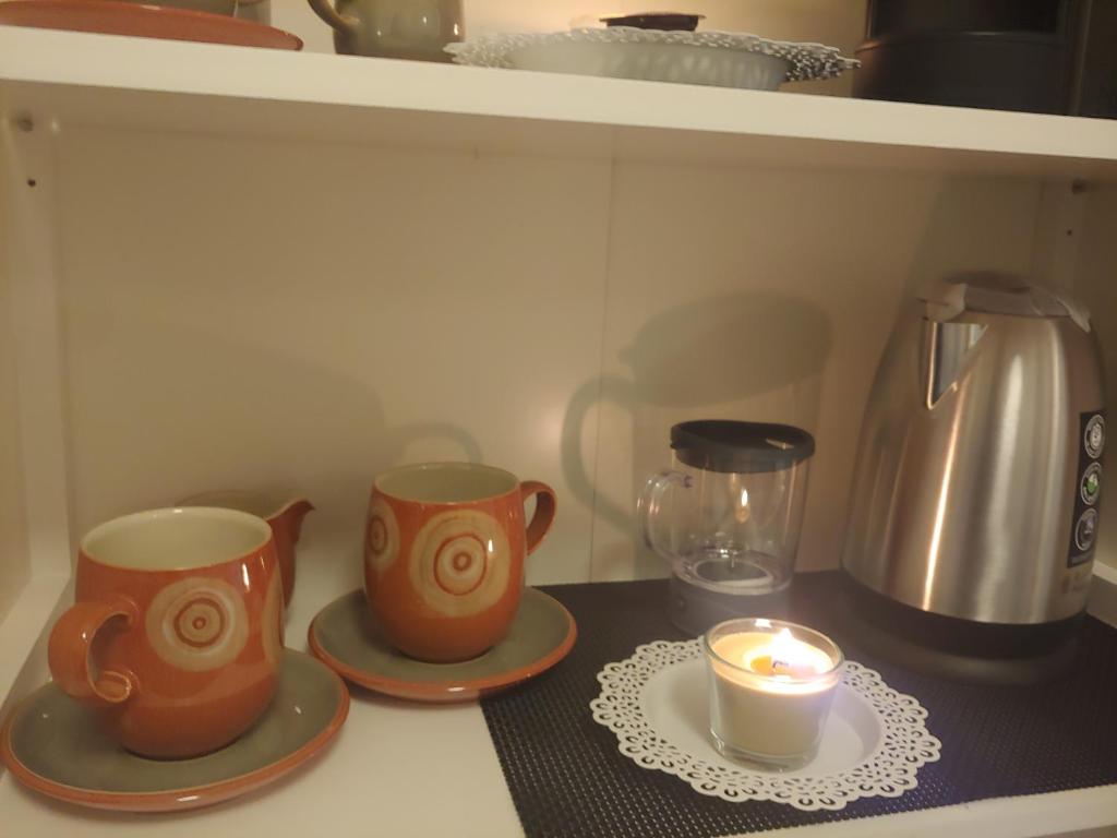 Set per la preparazione di tè e caffè presso TINY ROOM