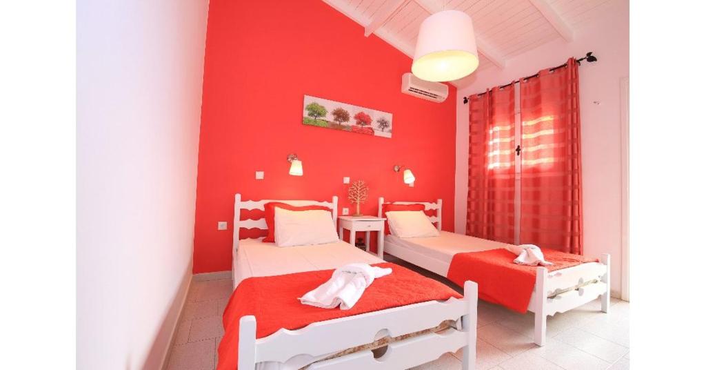 A bed or beds in a room at Athina Apartments