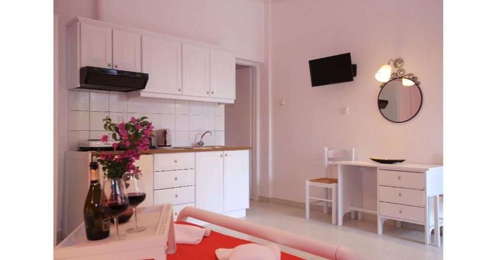 A kitchen or kitchenette at Athina Apartments
