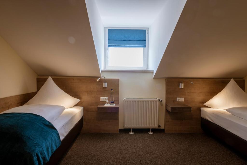 Gasthof Hotel Drei Tannen Altdorf - ツインルーム 専用バスルーム付