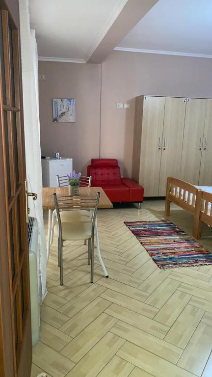 Postel nebo postele na pokoji v ubytování Hotel Durres Vila 53