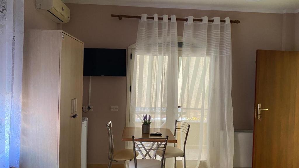 TV a/nebo společenská místnost v ubytování Hotel Durres Vila 53
