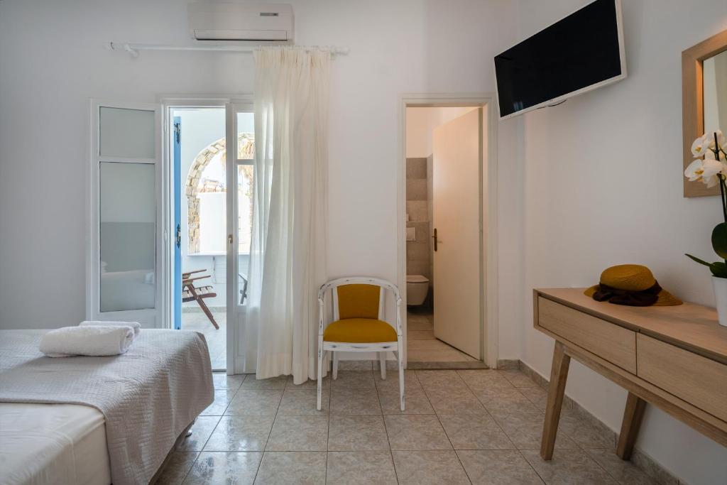 TV a/nebo společenská místnost v ubytování Galinos Hotel for adults only