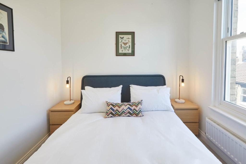 Postel nebo postele na pokoji v ubytování Host & Stay - Cornerhouse Apartments
