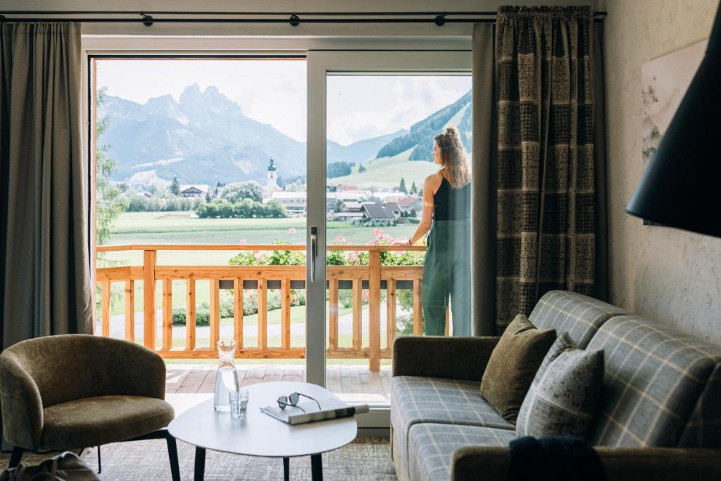 Nespecifikovaný výhled na hory nebo výhled na hory při pohledu z hotelu