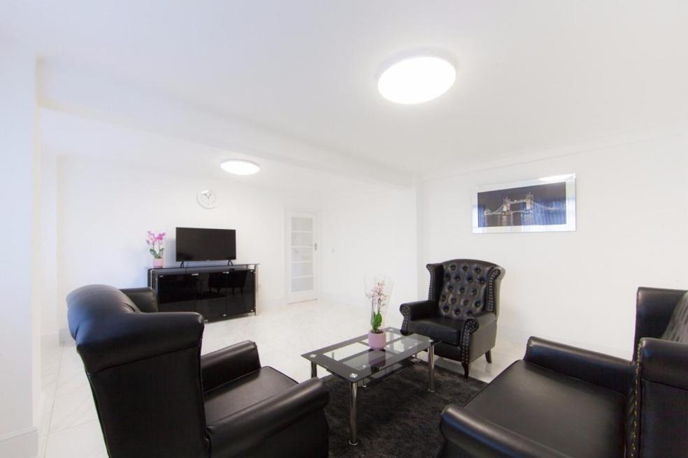 Bright luxury 2 bedroom apartment in London