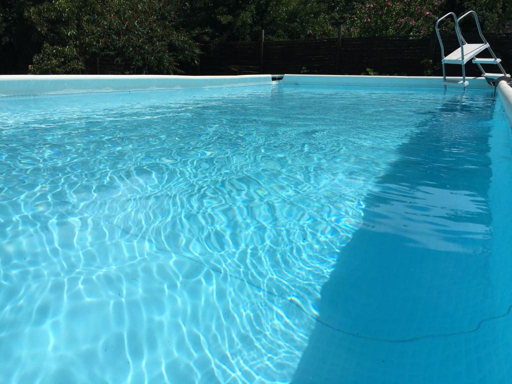A piscina localizada em G&icirc;te d&rsquo;Alsace l&rsquo;Escale ou nos arredores