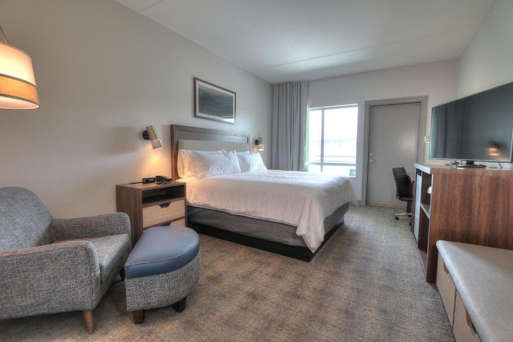 Holiday Inn & Suites Pigeon Forge Convention Center, an IHG Hotel - Chambre King Avec Balcon De La Rivière Et Étage Élevé - Non-Fumeurs