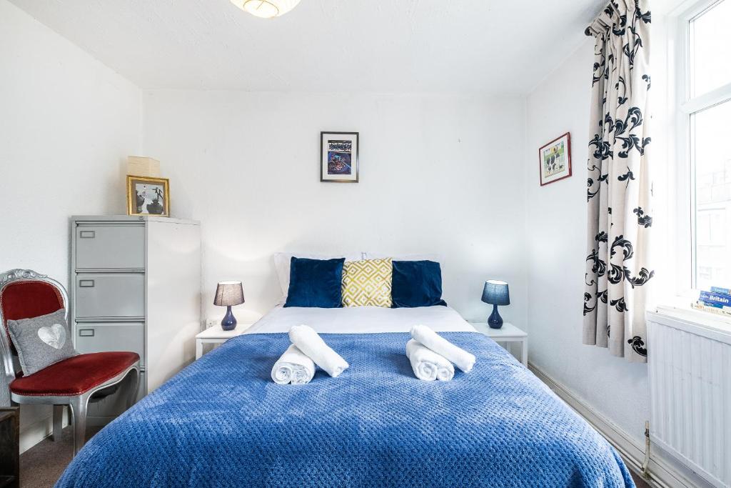 SUNNY Budget 2Bed Home in TRENDY Shoreditch