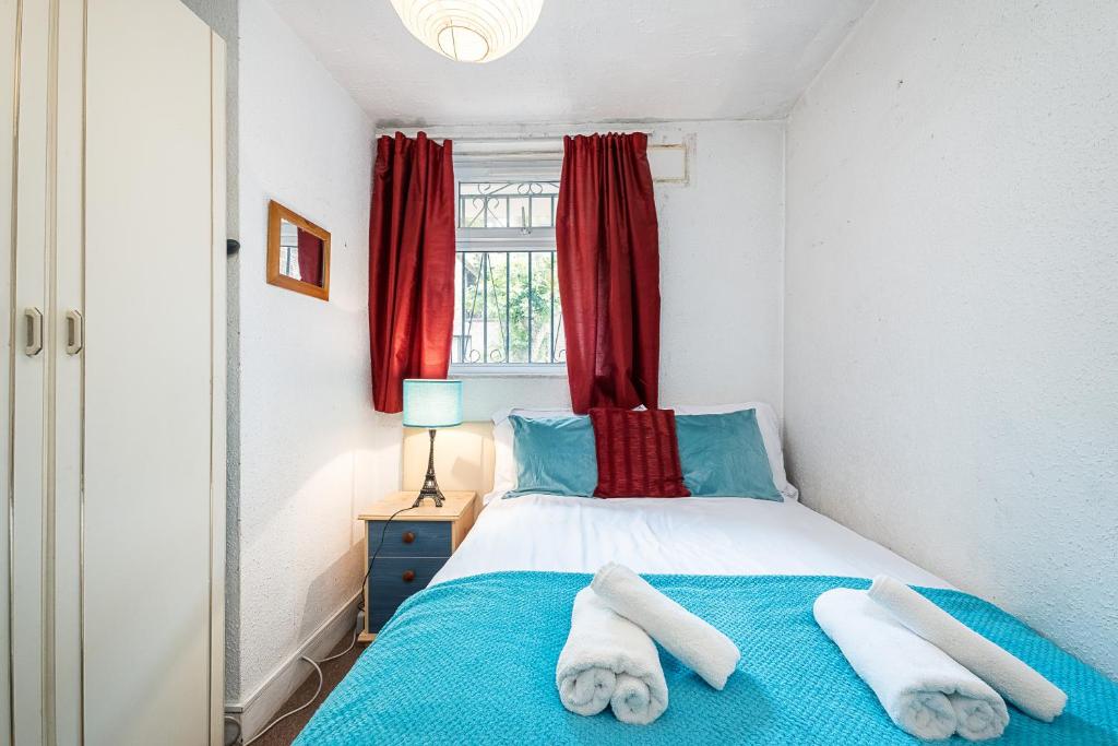 SUNNY Budget 2Bed Home in TRENDY Shoreditch