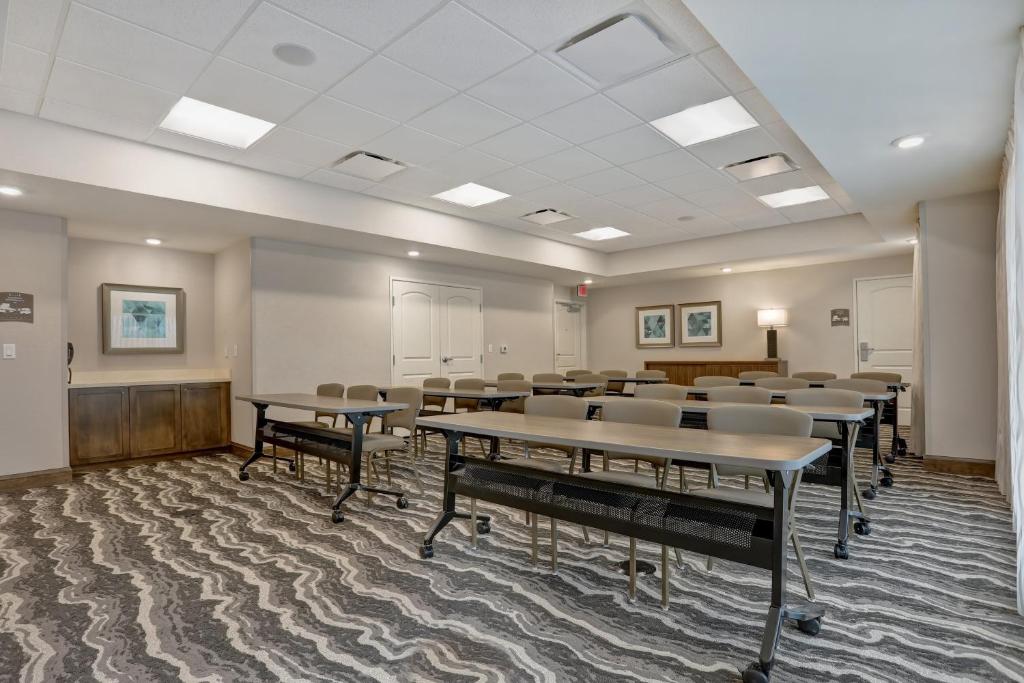 Staybridge Suites - Overland Park - Kansas City S, an IHG Hotel