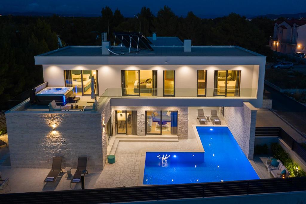 VILLA VM