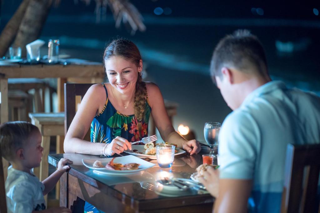 Επισκέπτες που μένουν στο Hikkaduwa Beach Hotel - Special Deal on 3 Night or More Stays