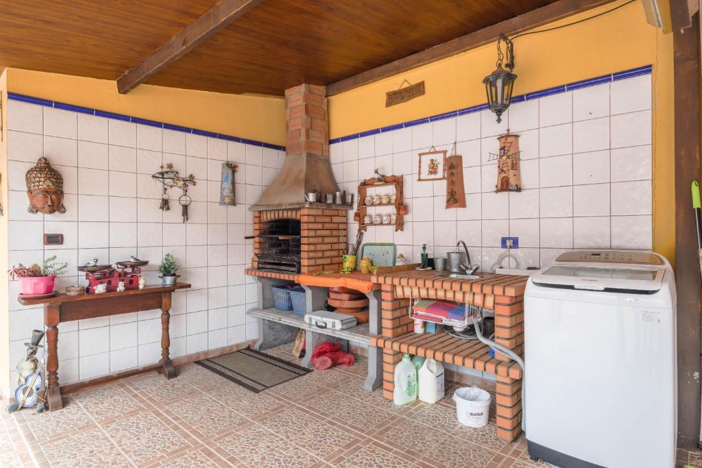 A kitchen or kitchenette at Casa Rural con piscina