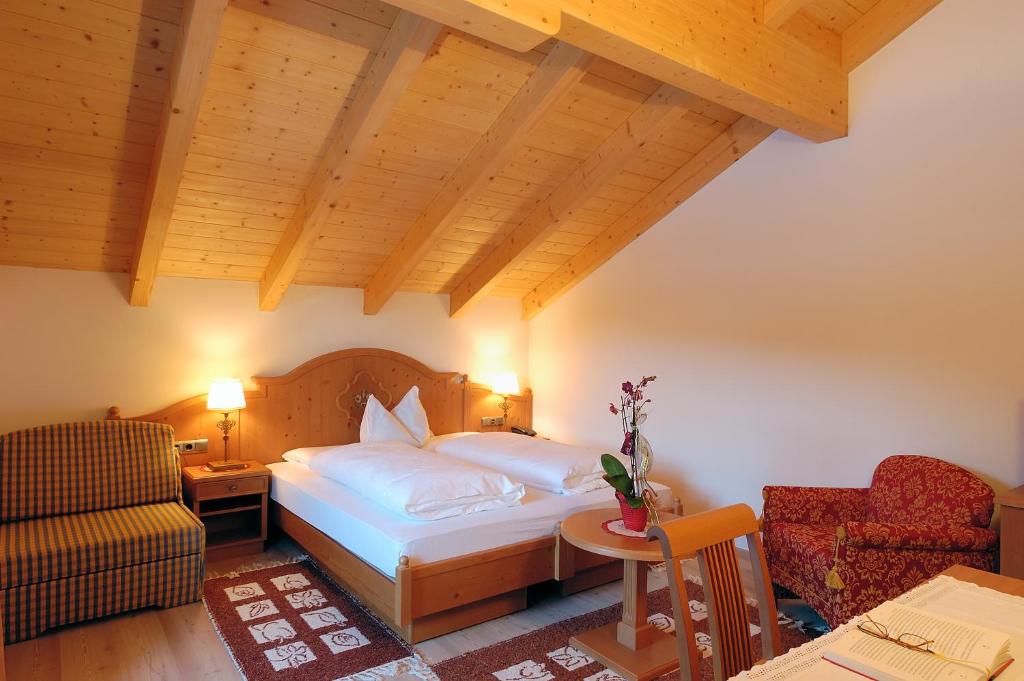 Postel nebo postele na pokoji v ubytování Hotel Hubertushof