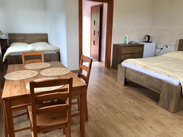 Willa Na Wzgórzu Wandy - Familiekamer Met Terras