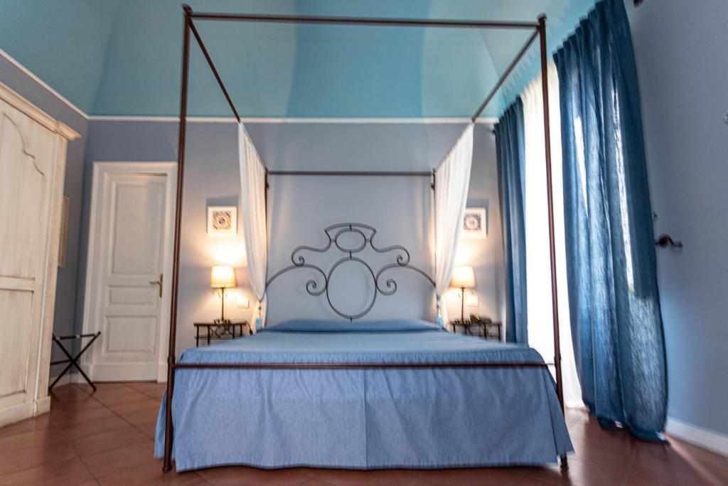 Postel nebo postele na pokoji v ubytování Etna Hotel