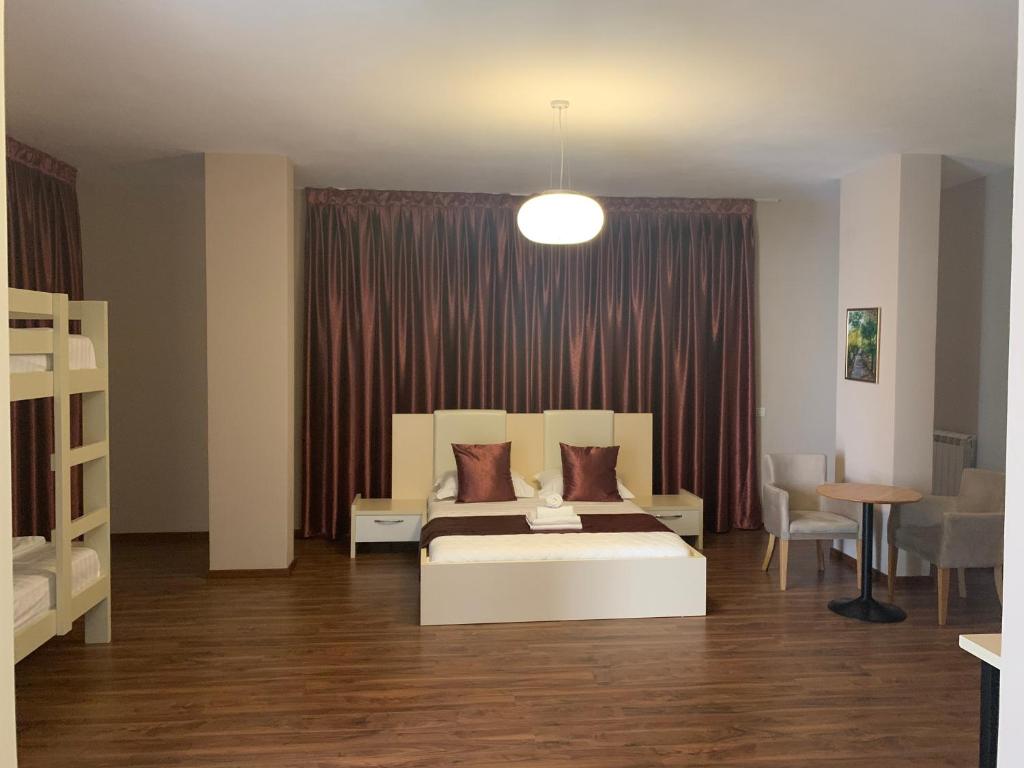 Postel nebo postele na pokoji v ubytování Diamond Beach Residence Hotel
