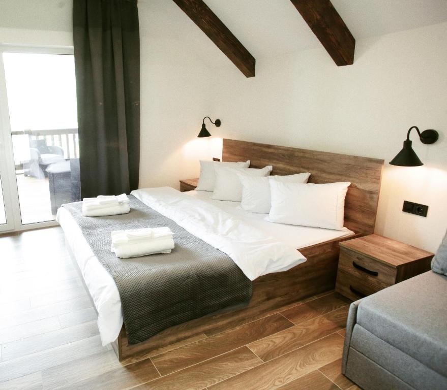 Кровать или кровати в номере Saliuk Lodge