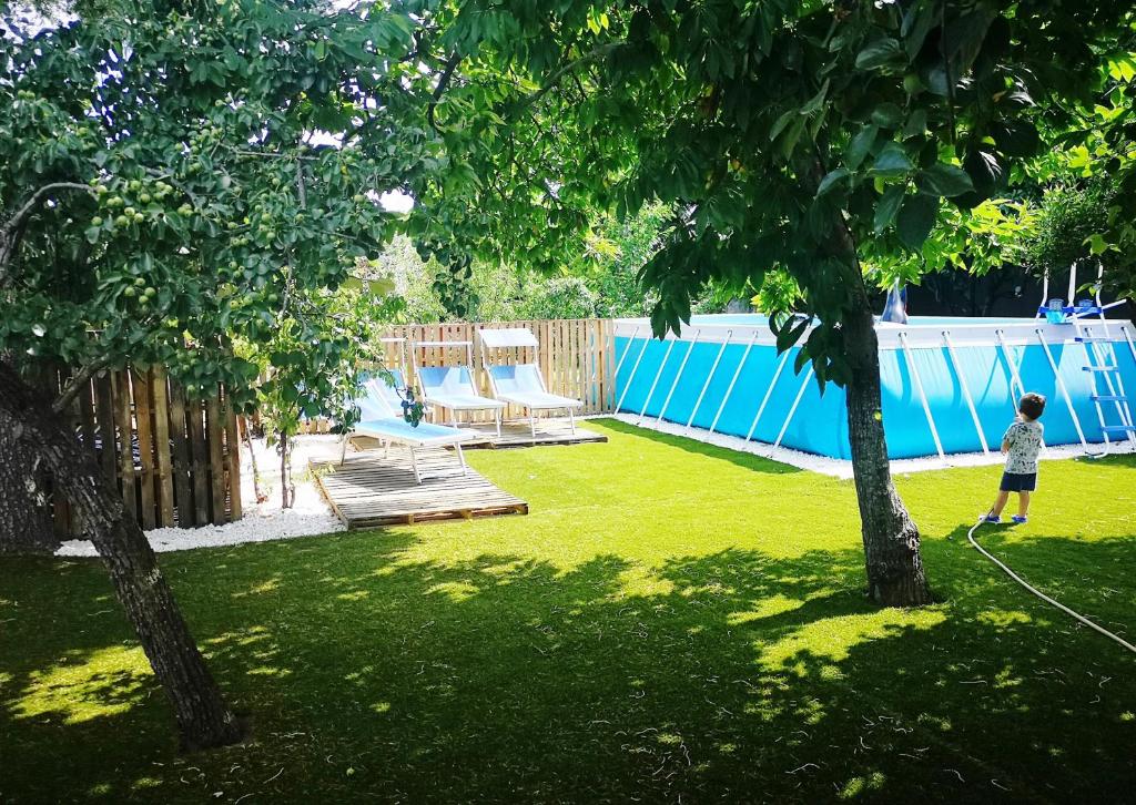 Vonkajšia záhrada v ubytovaní CASALE "GAIA"- Relax nel VERDE con Piscina Privata Esclusiva