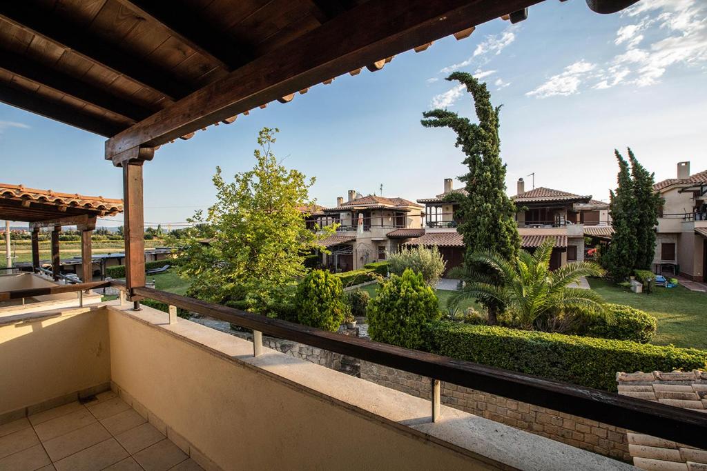 Ogród w obiekcie Porto Thea Alexandra Shared Pool Villa, Afytos