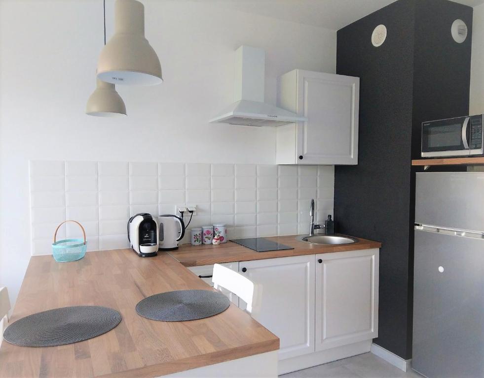 Bizapartments - Modern Flats with Parking - Deluxe Studio