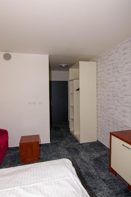 Postel nebo postele na pokoji v ubytování Hotel Srní a Depandance
