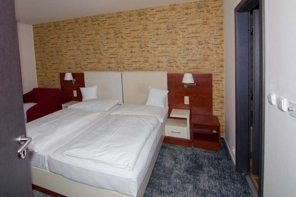 Postel nebo postele na pokoji v ubytování Hotel Srní a Depandance