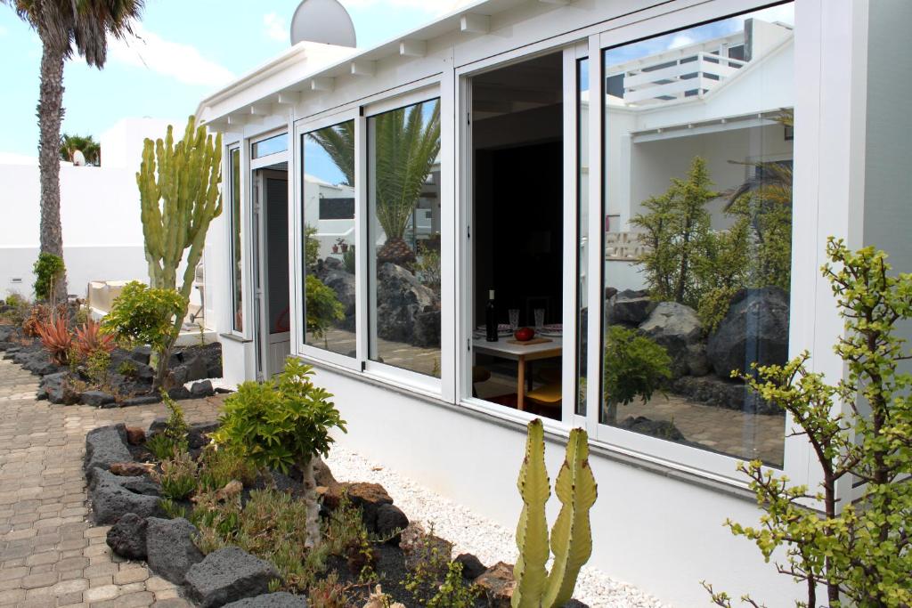 B2 Bungalow Casitas de luz, Charco del Palo – Precios ...